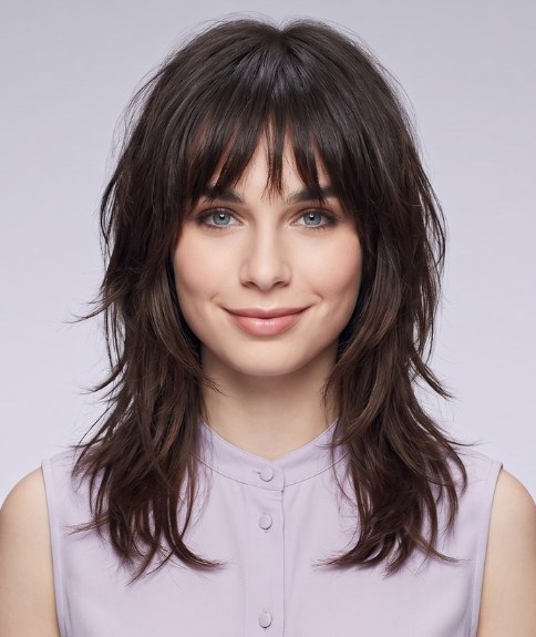 Shag-kapsel tot onder de schouders en met een pony