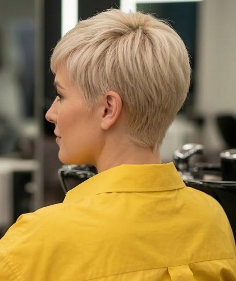 Praktisch kort blond haar