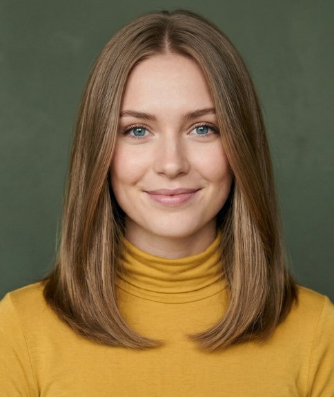 Vrouw met glanzend haar tot onder de schouders, vóór het afknippen