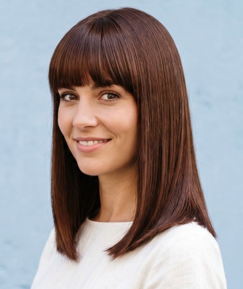 Lang en steil chocoladebruin haar