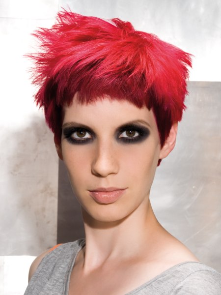 punk kapsel met roze haar