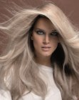 lang blond haar met volume