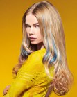 blond haar met blauwe stroken