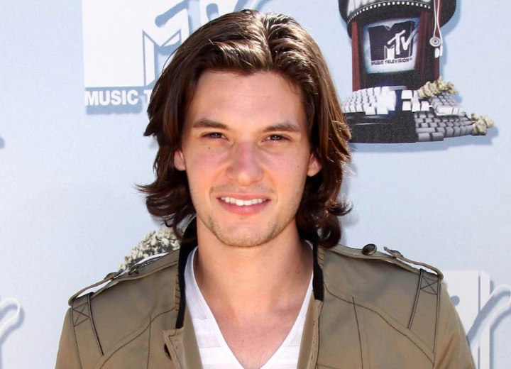 Ben Barnes met lang haar