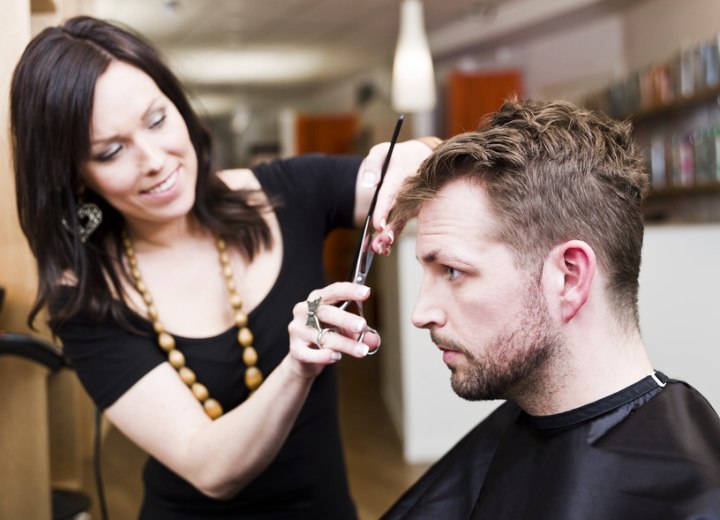 Man in het kapsalon