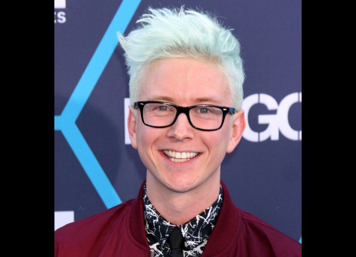 Tyler Oakley met grijs haar